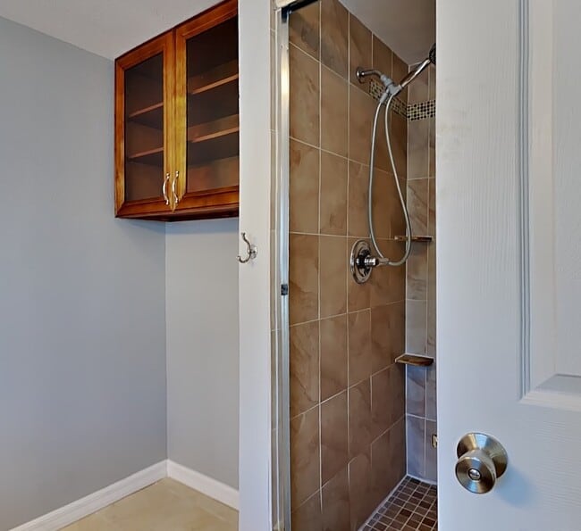 Building Photo - 4402 W Sevilla St