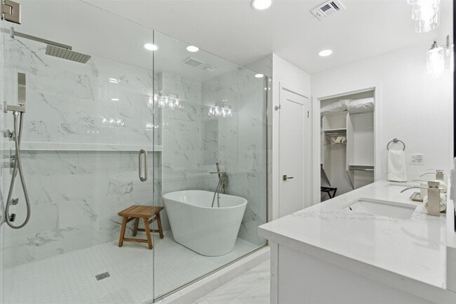 Building Photo - 4308 N Parkway Ave