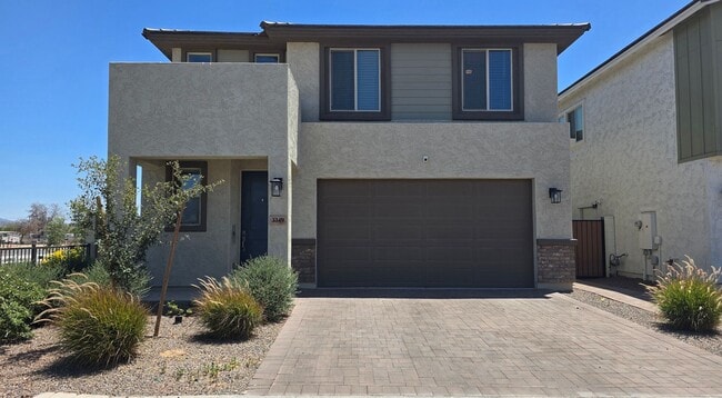 Building Photo - Community pool! Excellent Goodyear location!