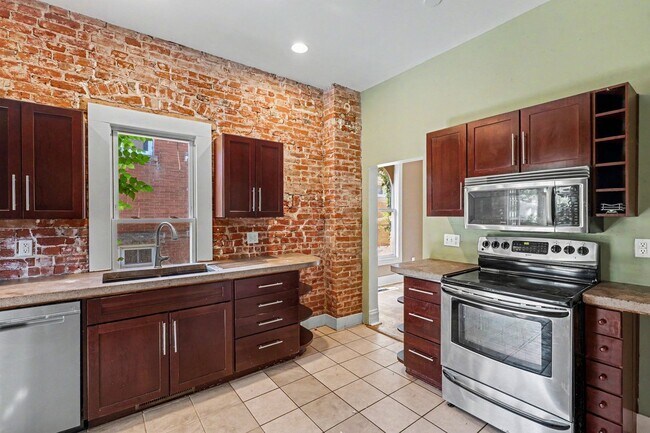 Building Photo - Comfort & Convenience in the Heart of Denver – 3BR/2BA
