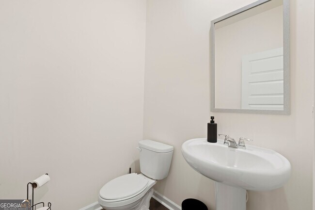 Building Photo - 3645 Beaconfield Ct SE
