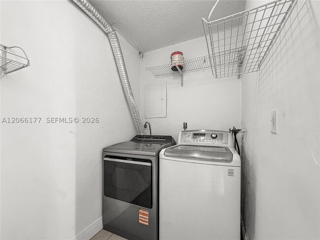 Building Photo - 9103 SW 38th St