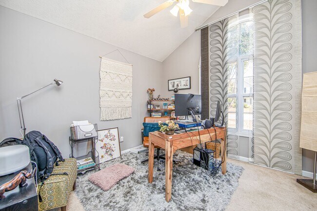 Building Photo - Good size home East of Raeford