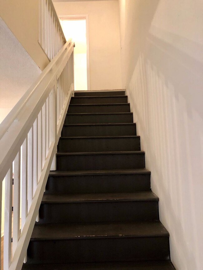 Building Photo - 119 Village Green