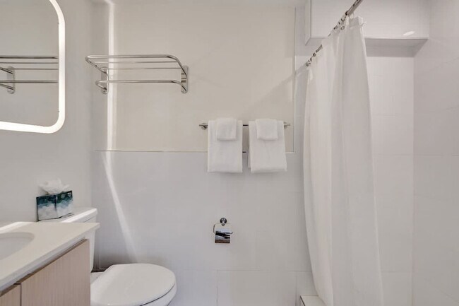 Building Photo - 3020 Seville St