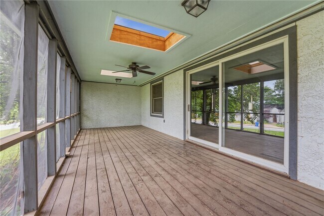 Building Photo - 315 E Fairway Ln