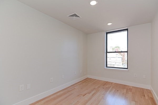 Building Photo - 1674 Beacon St