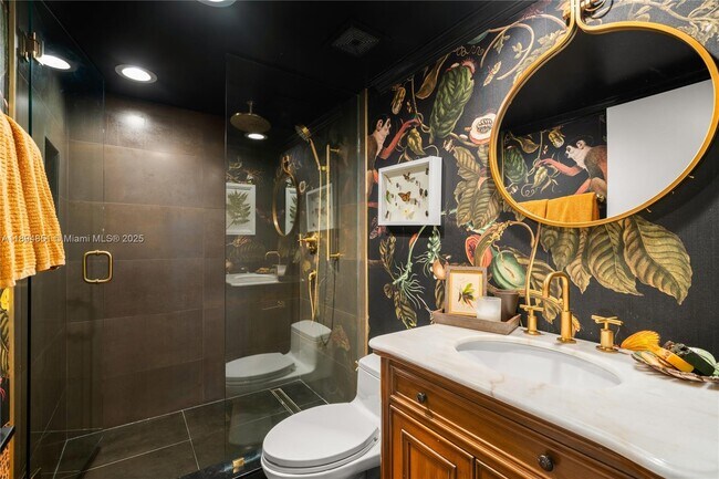 Building Photo - 520 Brickell Key Dr