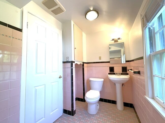 Building Photo - 1104/06 E Glendale Ave