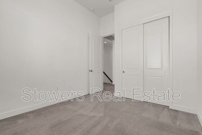 Building Photo - 5212 S Esprit Loop