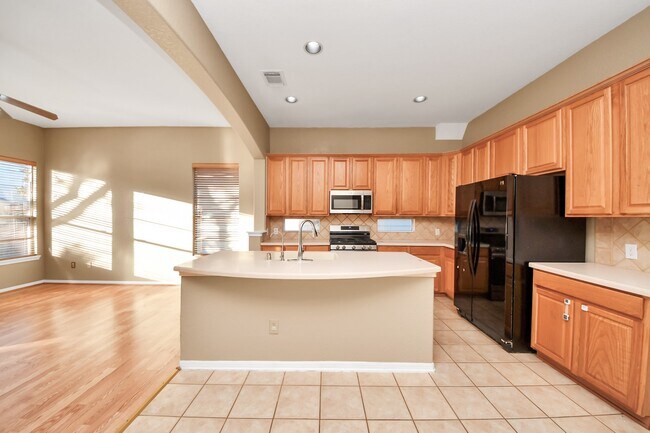 Building Photo - 21611 Shallow Glen Ln