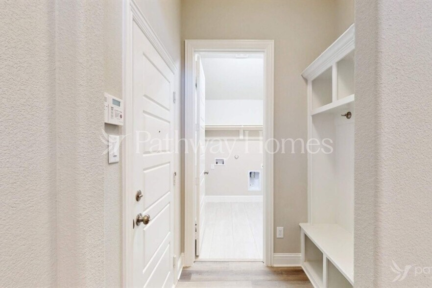 Building Photo - 112 Trail Dr