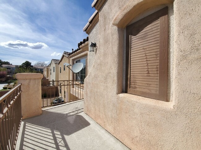 Building Photo - Cimarron Laredo Rud