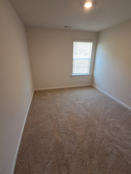 Building Photo - 1204 Gracie Ln
