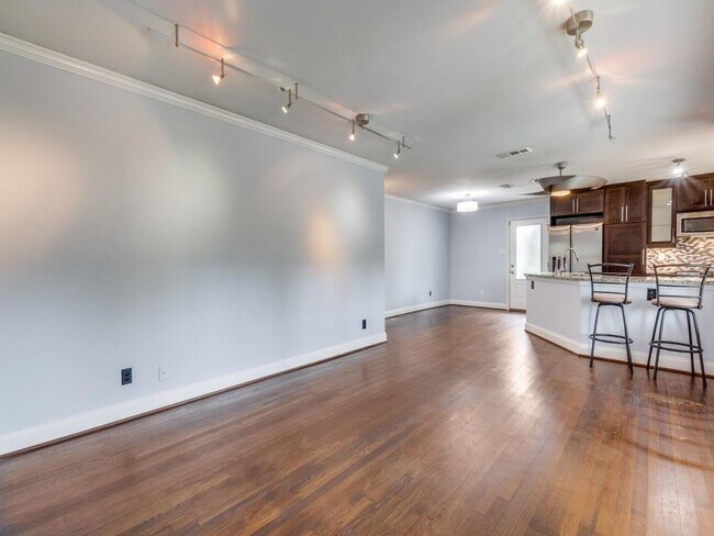 Building Photo - 9520 Ash Creek Dr