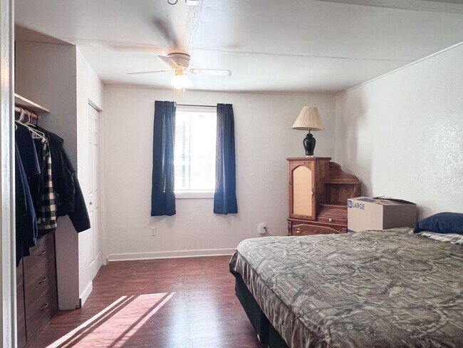 Building Photo - OWN961