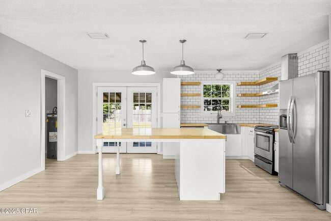 Building Photo - 1203 Iowa Ave