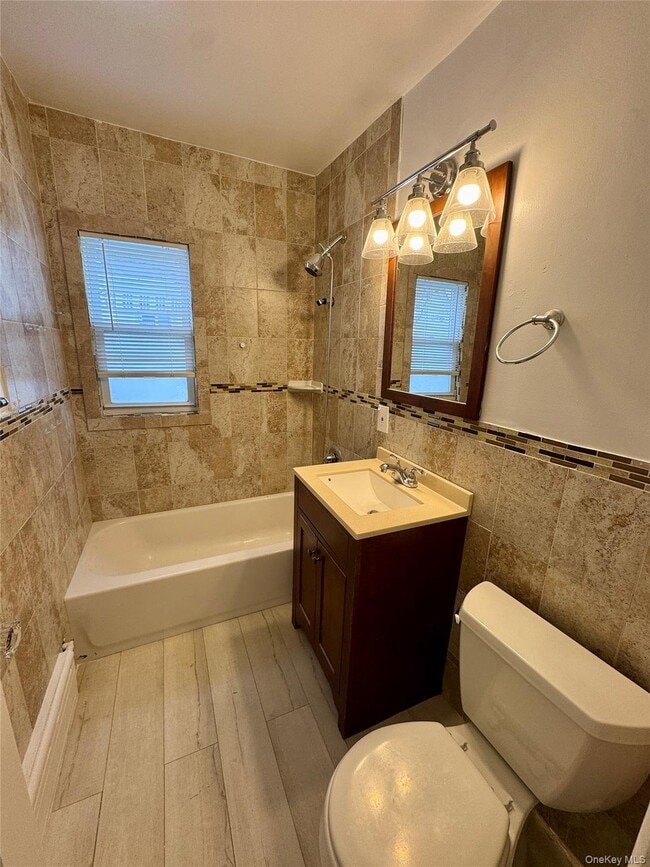 Building Photo - 10 Dorothy Ct