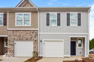 Building Photo - 1473 Hyatt Cir