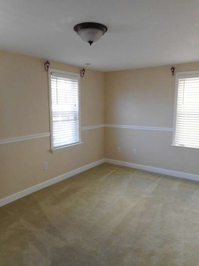 Building Photo - 608 Green St