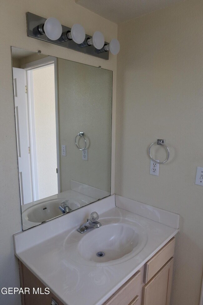 Building Photo - 11884 Belfry Park Dr