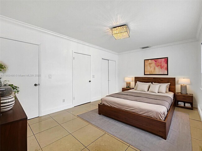 Building Photo - 508 SE 9th Ct