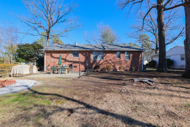 Building Photo - Welcome Home to Pinedale Farms in Westend!