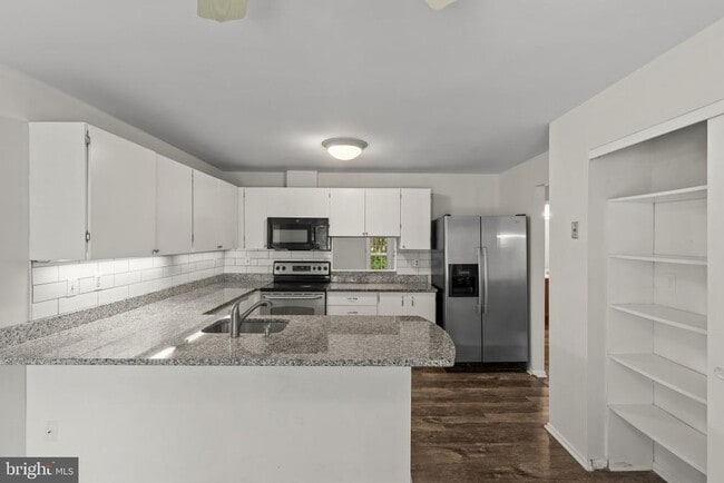 Building Photo - 11861 New Country Ln