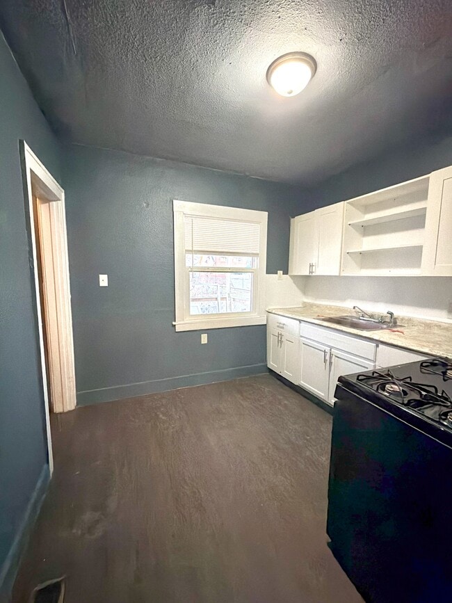 Building Photo - 14011 Roselawn St