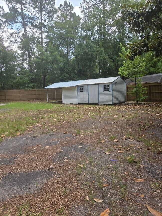 Building Photo - Beautiful very spacious 4 Bed/2 Bath