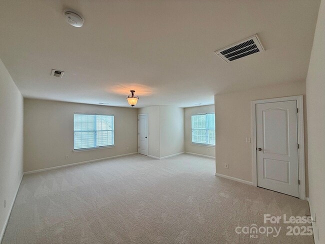 Building Photo - 1304 Ridgehaven Rd