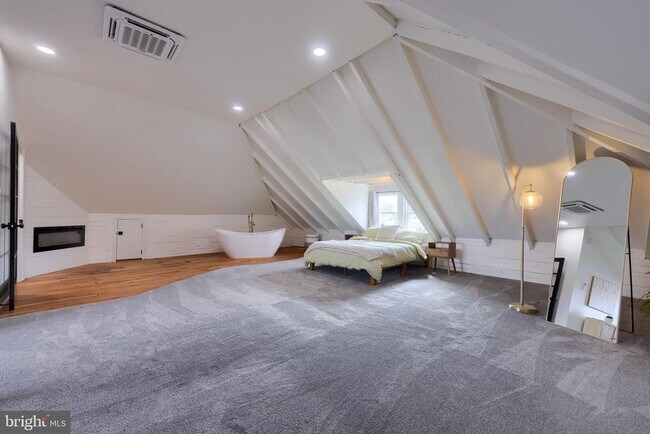 Building Photo - 136 E Harrisburg Ave