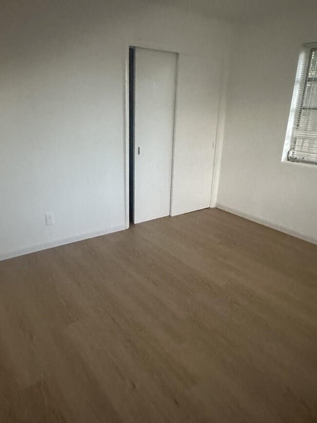 Building Photo - 2435 McKinley St