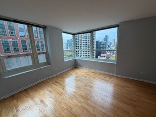 Building Photo - 345 N La Salle Dr