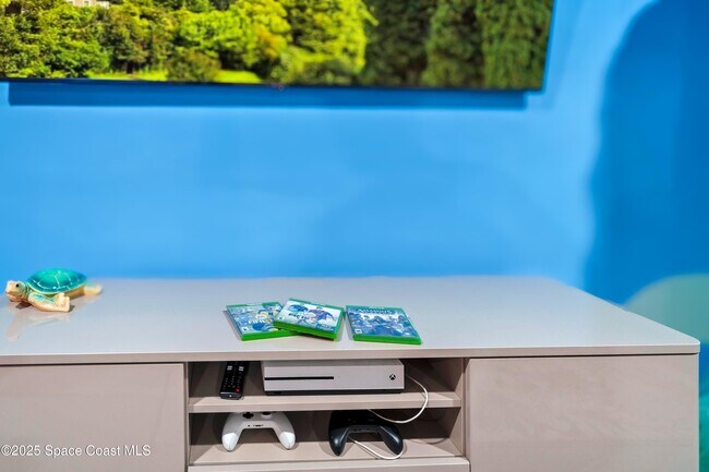 Building Photo - 363 Harbor Dr