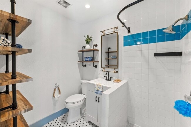 Building Photo - 759 Lantana Ave