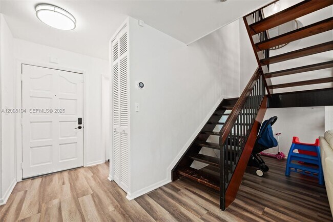 Building Photo - 3951 Adra Ave