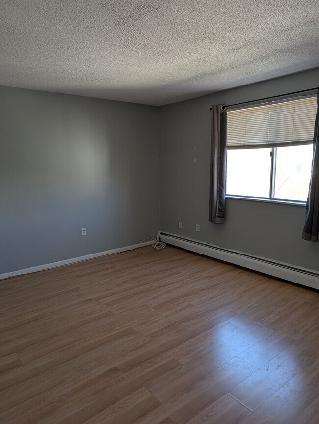 Building Photo - Somerville 2 bedroom with parking for 9/1