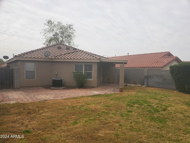 Building Photo - 10518 W Foothill Dr