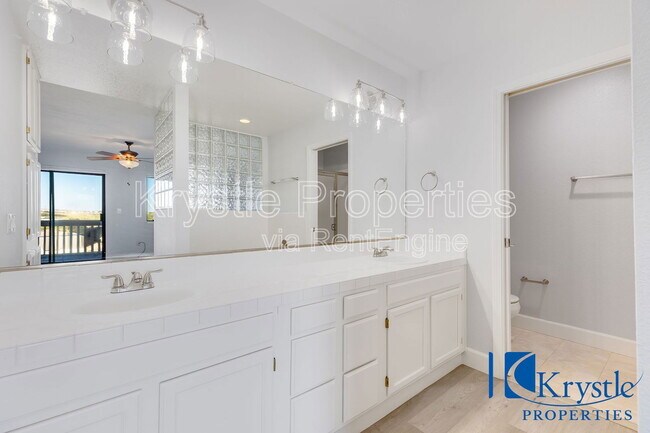 Building Photo - 20 Knoll Dr