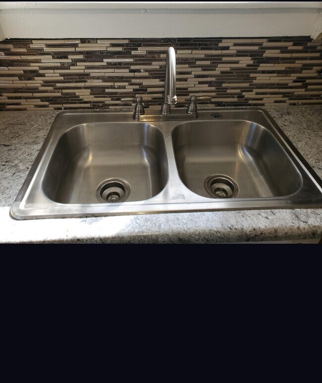 Building Photo - 3319 Jewell Ave