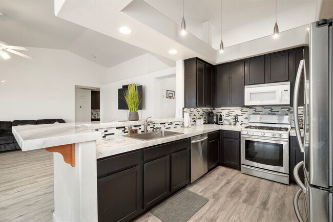 Building Photo - 16087 Bubbling Wells Rd