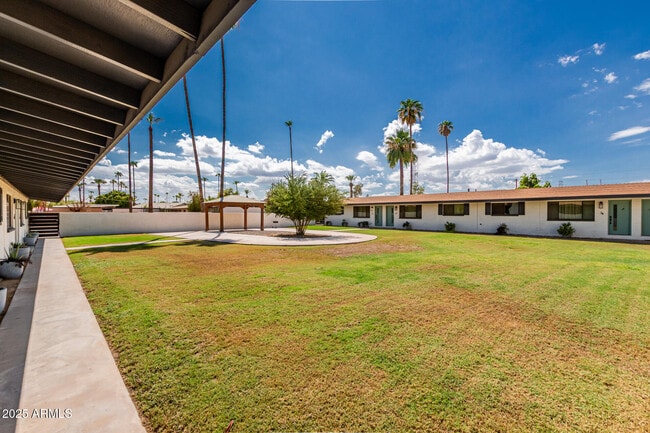 Building Photo - 6628 E Avalon Dr