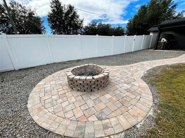 Building Photo - 18505 3rd Ave