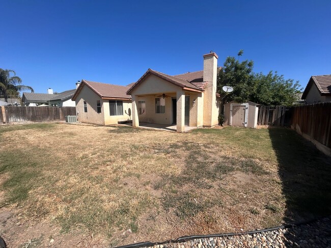 Building Photo - Open and spacious in Lemoore