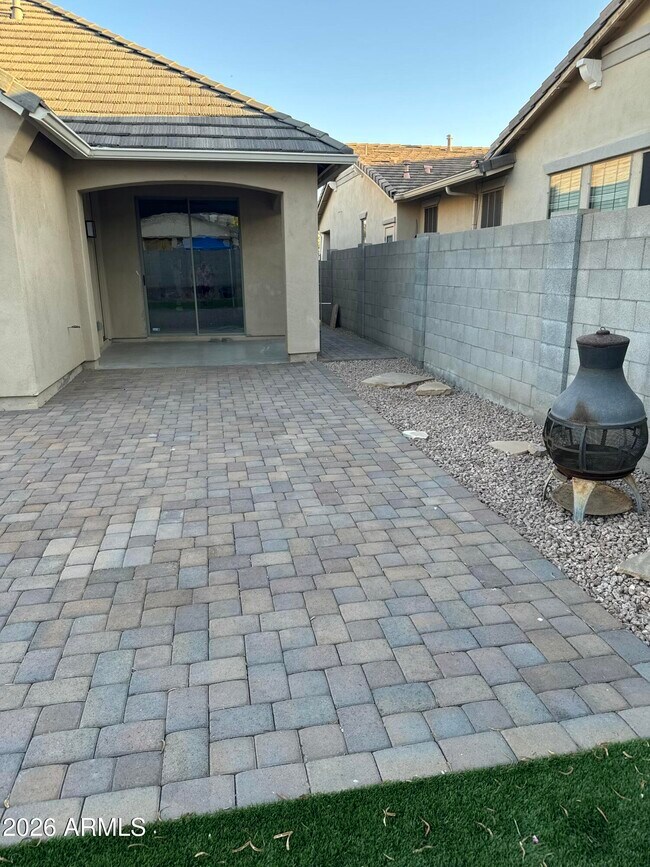 Building Photo - 15128 W Windrose Dr