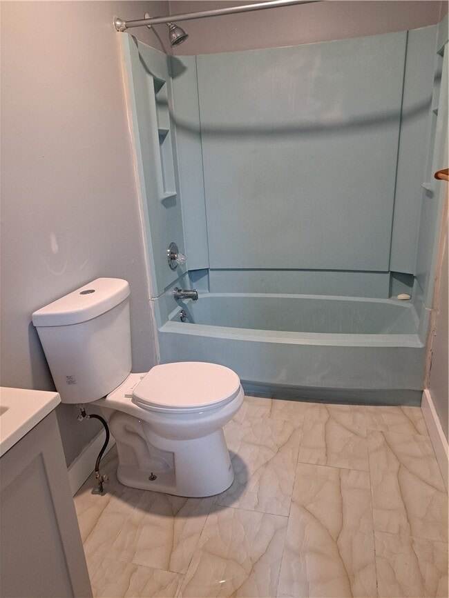 Building Photo - 72 Saratoga Ave