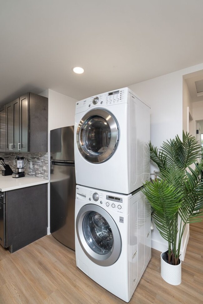 Building Photo - New Charming ADU!!! 1 Bed/1 Bath 490 Sq. Ft. $2,300/mo.