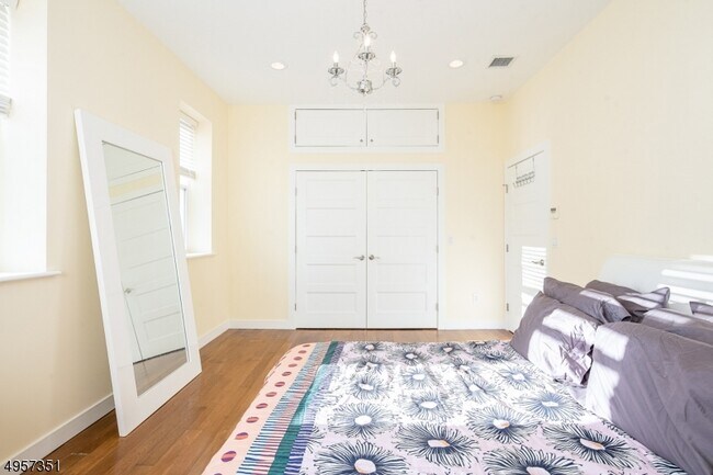 Building Photo - 82 Hackensack St