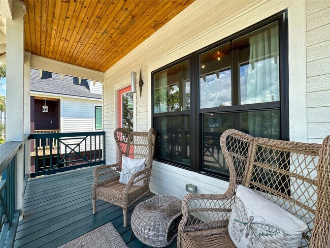 Building Photo - 1208 32nd St